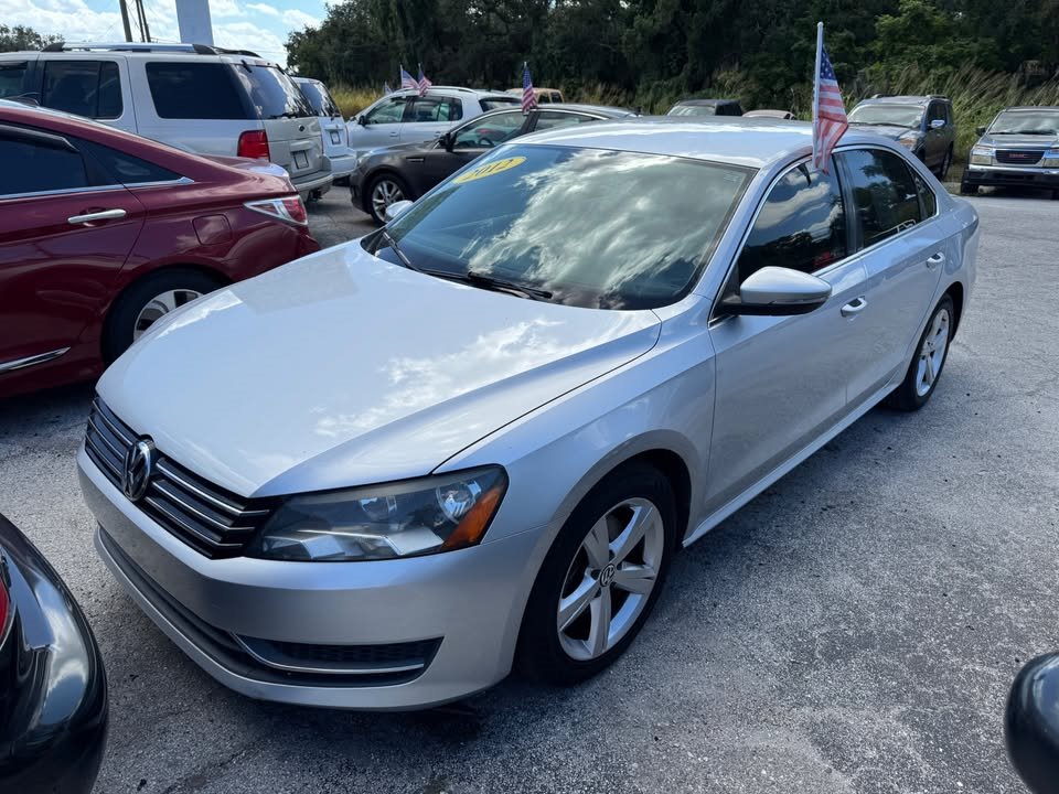 2012 Volkswagen Passat SE's photo