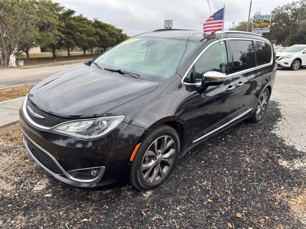2018 Chrysler Pacifica Limited's photo